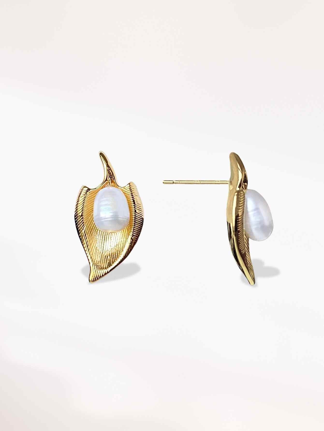 Shell Pearl Earrings