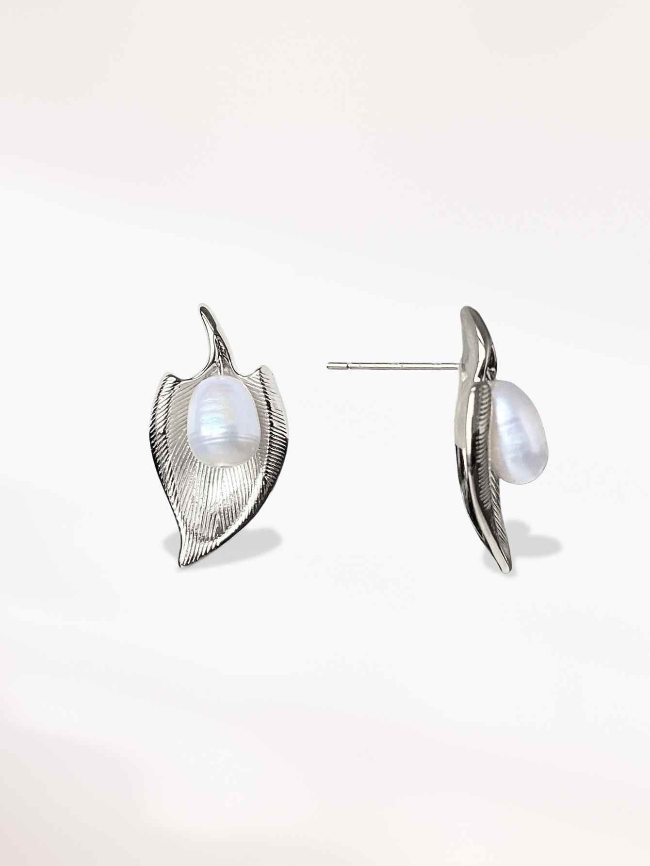 Shell Pearl Earrings